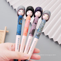 Nouveau kawaii 4pcs / lot 0,5 mm Matryona Doll Gel Pen Black Ink Gelpen mignon pour les fournitures scolaires Stationary Pens papeterie